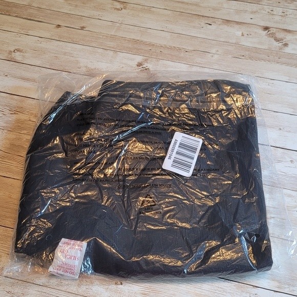 NEW Torrid Black One Shoulder Ruffle Crinkle Metallic Chiffon Blouse Size 0X - Picture 6 of 11